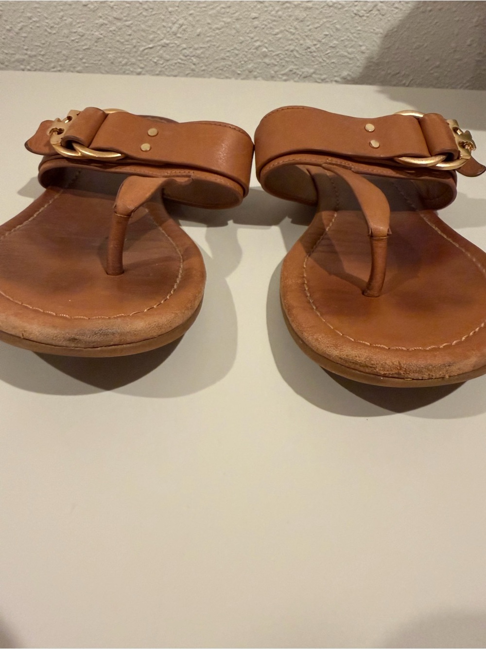Tory Burch Marsden Cognac Leather Thong Sandals with Gold Buckle 6.5 - Picture 4 of 7